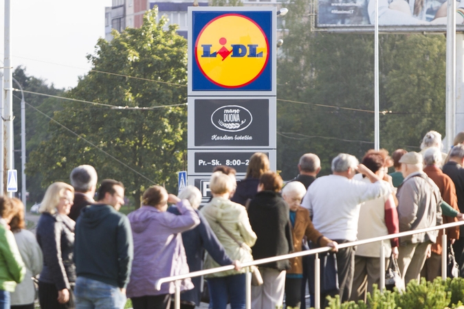 Prie naujos „Lidl“ parduotuvės Vilniuje vėl nutįso eilė