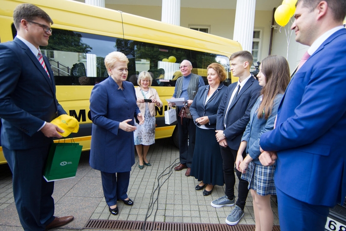 Savivaldybėms perduoti 82 nauji mokykliniai autobusai