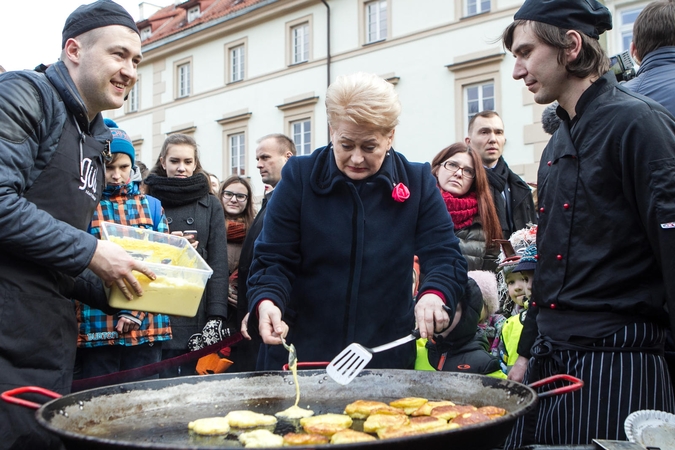 Prezidentė kepė Užgavėnių blynus