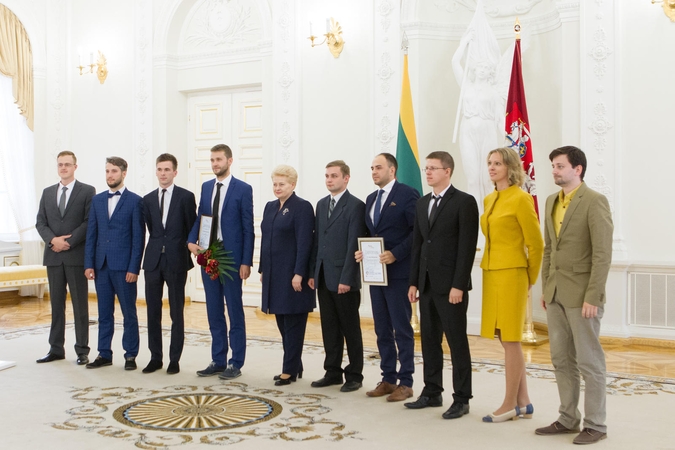 Prezidentūroje apdovanoti geriausių mokslinių disertacijų autoriai