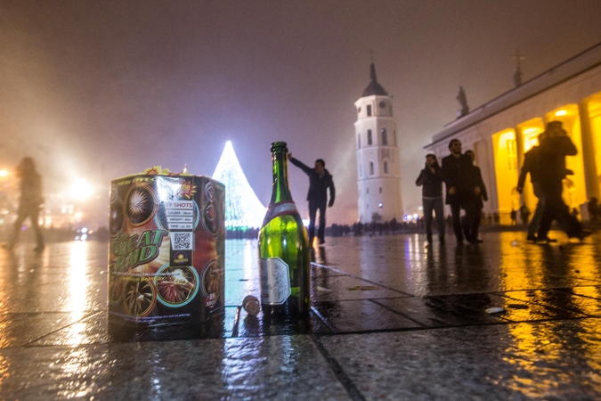 Naujųjų naktį girtas vyras Indijos piliečiui perpjovė kaklą, lietuviui – nosį