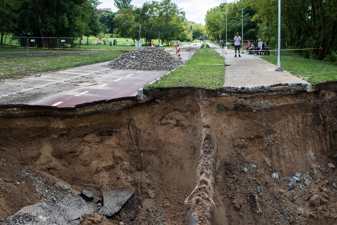 Per penktadienio liūtį Vilniuje fiksuotos aštuonios išplovos ir įgriuvos