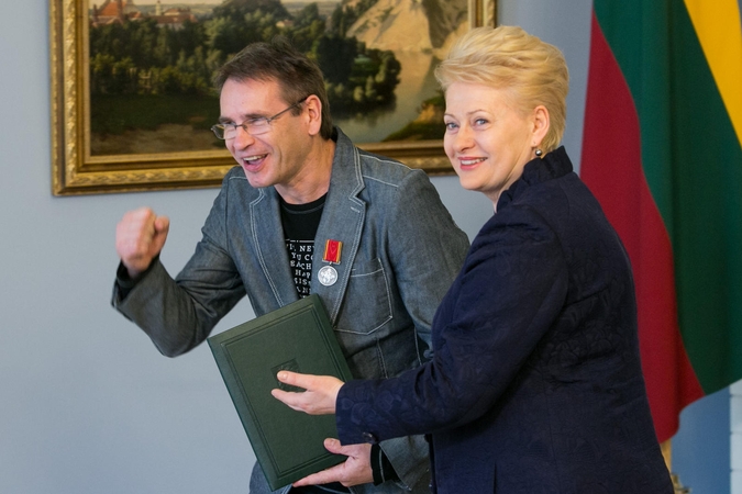 M. Mikutavičius už nuopelnus Lietuvai pagerbtas ordino medaliu