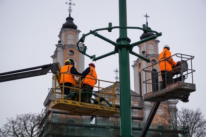 Ryškėja Kauno eglutės kontūrai