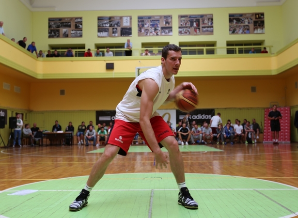Slovėnijos krepšinio žvaigždė surengė atvirą treniruotę Lietuvos sporto universitete