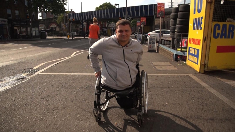 Negalią turintis lietuvis pildyti svajonių išsiruošė į Londoną
