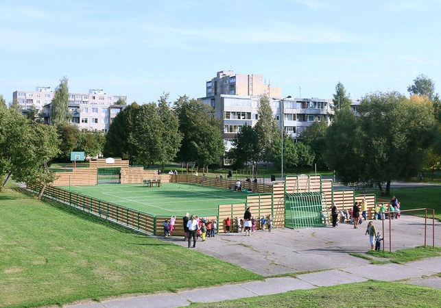 Prie A. Stulginskio vidurinės mokyklos – modernus sporto aikštynas