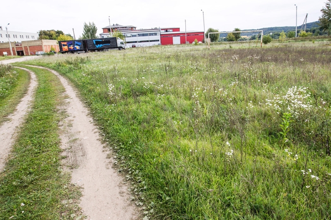 Susikibo dėl apleisto stadiono