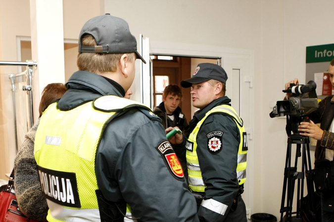 Vizitas: policija į Vaiko teisių apsaugos tarnybą pastarąjį kartą su trenksmais skubėjo 2008 metais, kai pareigūnus išsikvietė Inga Rinau, pradingus jos dukrai su buvusiu vyru.