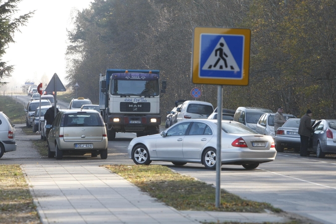Savaitgalį ribos važiavimą į kapines