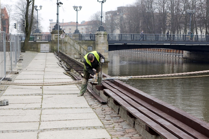 Pradėjo Danės krantinių remontą