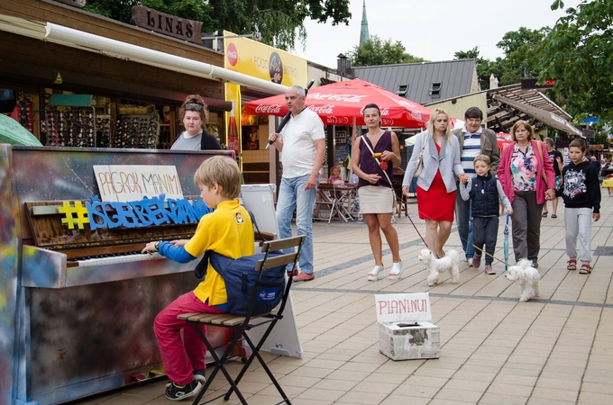 Mintis: pianinai paprastai pastatomi viešose prieigose, kad jais galėtų džiaugtis kuo daugiau žmonių.