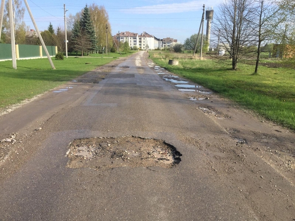 Pamirštas duobes žada užlopyti