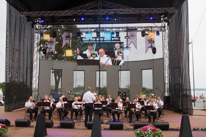 Telšių šventėje publika šėlo grojant grupei "Thundertale"
