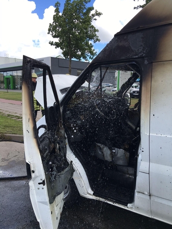 Šilutės plente liepsnojo automobilis