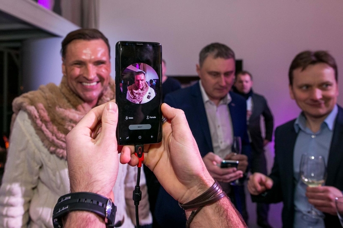 „Samsung“ griausmingai pristatė naujuosius „Galaxy S9“ flagmanus