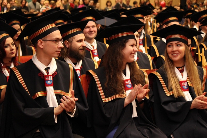 Įteikti jubiliejiniai veterinarinės medicinos magistrų diplomai