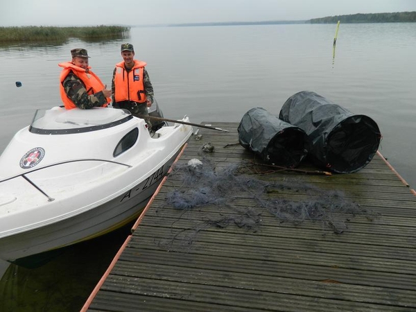 Brakonierių tinklas apsivijo pasieniečių katerio variklio sraigtą
