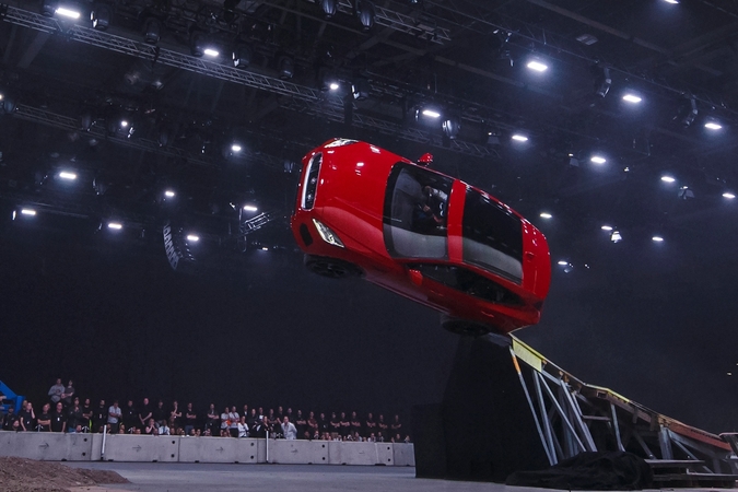 Pasauliui pristatytas sportiškumo įsikūnijimas – „Jaguar E-PACE“