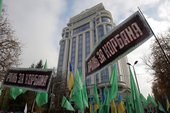 Oligarchų konfliktas virsta viešais protestais