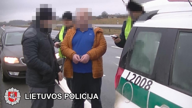 Klaipėdos rajono gyventojas ir du britai įtariami prekyba žmonėmis