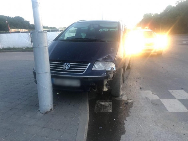 Jonavos gatvėje susidūrė „Volkswagen“ ir „Škoda“ 