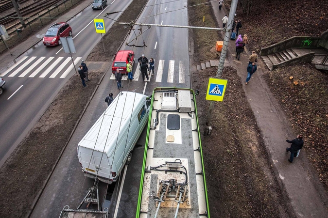 Tunelio gatvėje – masinė avarija ir milžiniška spūstis
