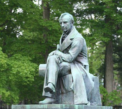 Atminimas: memorialinė J.F.Cooper skulptūra jo gimtajame Cooperstowne.