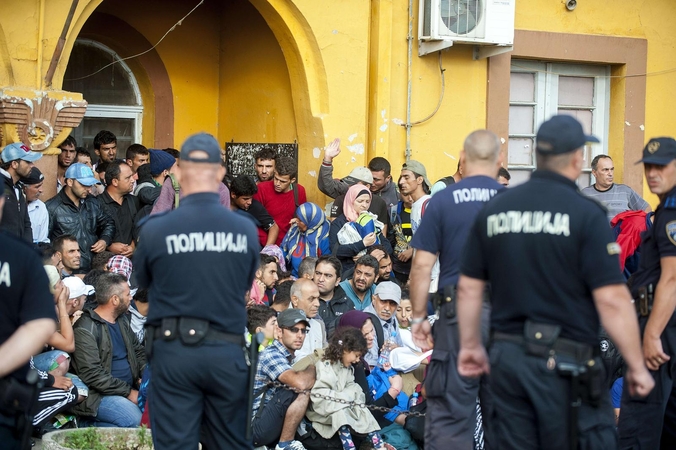 Makedonijos policija migrantus vaikė kurtinamosiomis granatomis