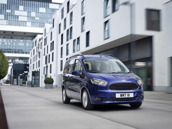 „Ford Tourneo Courier“ – šeimos namai ant ratų