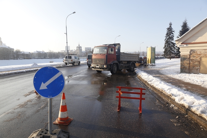 Vilniuje – vandentiekio avarija: patvino Upės gatvė 