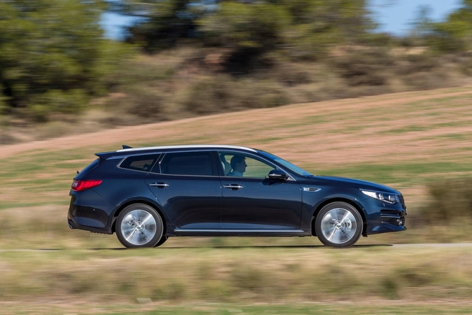 Debiutuoja stilingasis „Kia Optima Sportswagon“