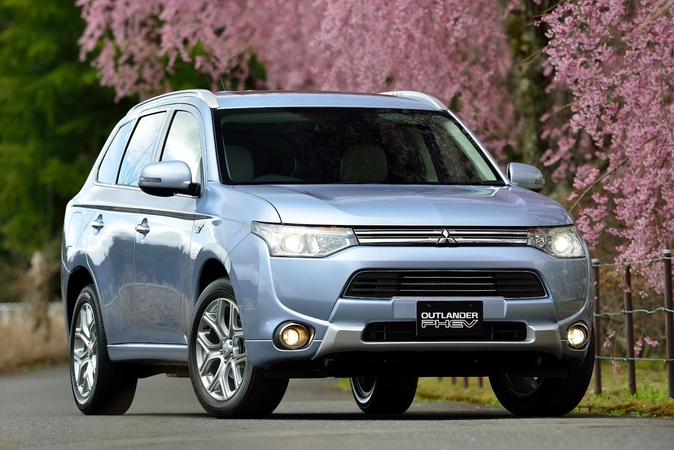 „Mitsubishi Outlander PHEV“ paklausa Europoje viršija lūkesčius