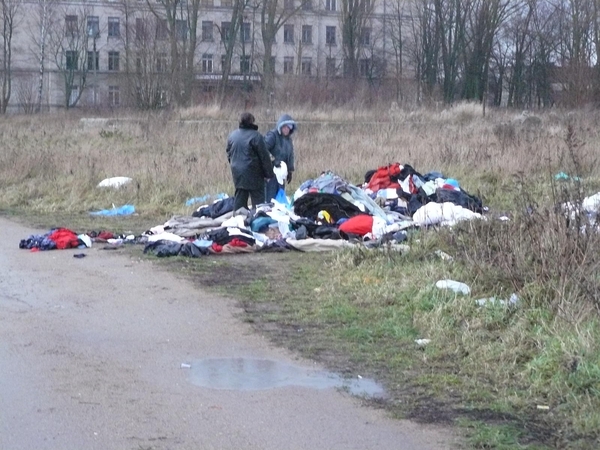 Kalėdinė dovanėlė – dėvėtų drabužių sąvartynas