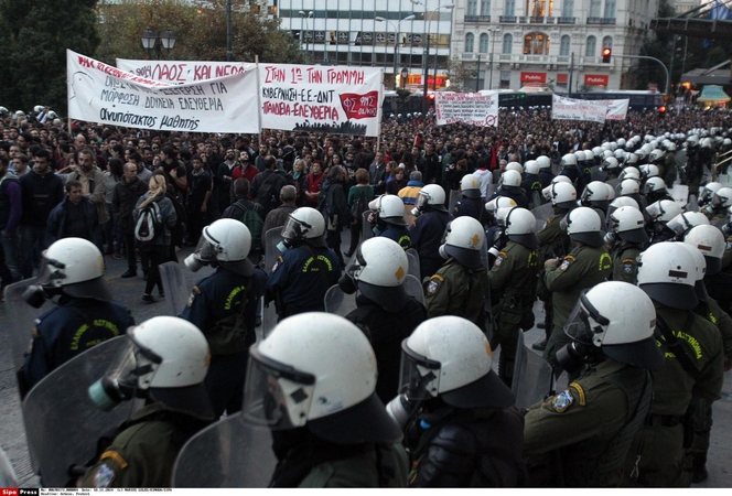 Atėnuose per susirėmimus su protestuotojais sužeisti penki policininkai