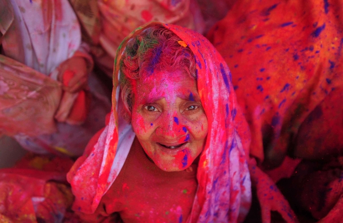 Indijoje prasidėjo spalvingasis hinduistų festivalis