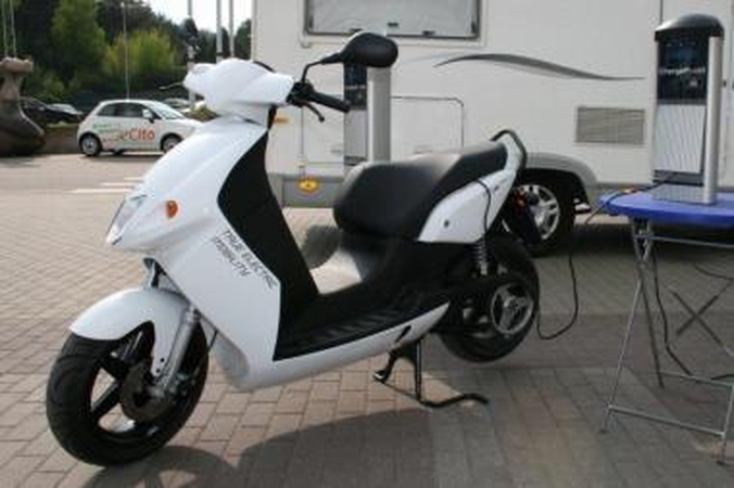 Europos U-18 čempionato organizatoriai išbandys elektra varomą motorolerį