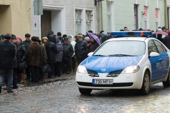 Estijoje siautėjo rusų diplomatas - taranavo policijos automobilį, paskui nuėjo namo