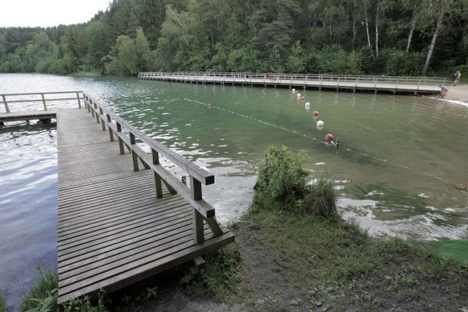 Žaliasis ežeras verčia pažaliuoti