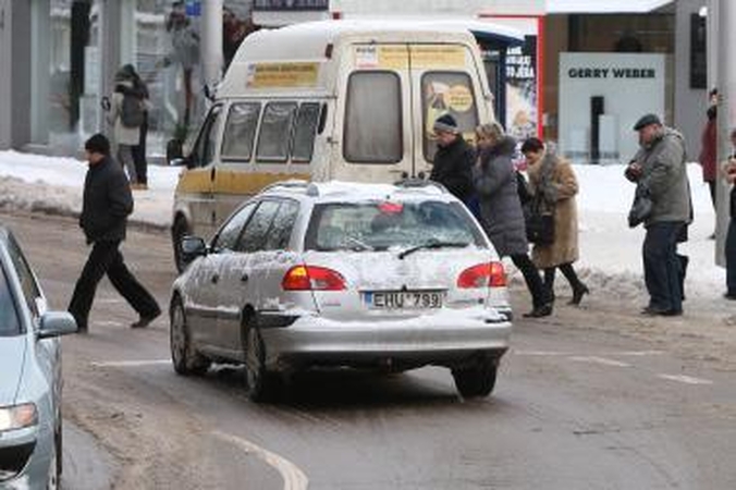 Avarijos Kaune: slidųjį ketvirtadienį sužalotos dvi pėsčiosios