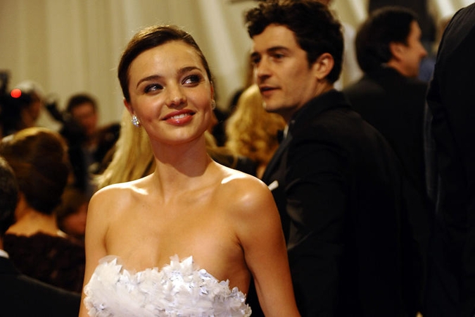 Miranda Kerr savo vyrą privertė šlapintis į butelį