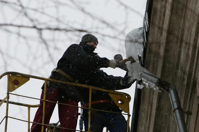 Prieš šventes Klaipėdoje nudaužyti varvekliai
