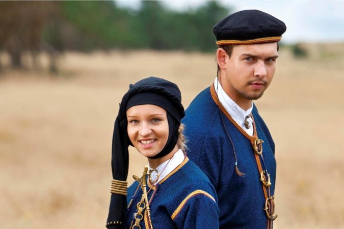 Kalendoriuje atkurti  I–XVI a. kuršių kostiumai