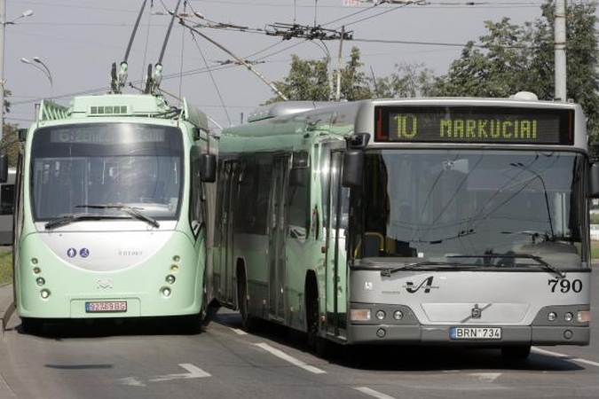 Troleibusas „Vytautas“ gavo krikštą ir patyrė pirmą avariją Vilniaus gatvėse