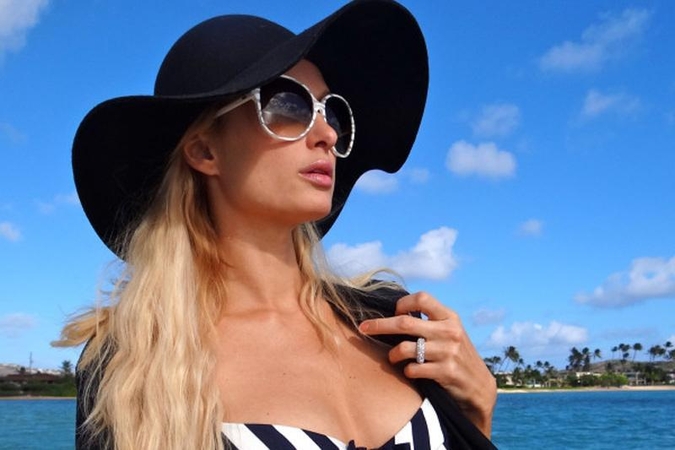 Paris Hilton pozavo naujam kalendoriui  