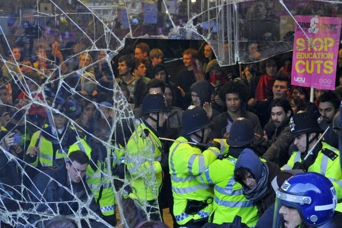 Britanijos studentai rengiasi naujoms demonstracijoms