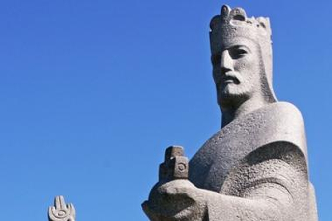 Karaliui Mindaugui vėl užklijavo burną ir akis