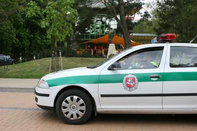 Palangoje vagys iššlavė juvelyrinę parduotuvę