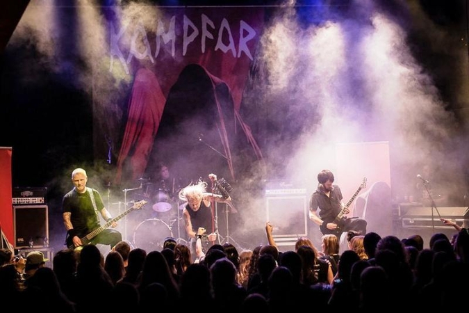 „Velnio akmuo“: norvegų sunkiosios scenos pasididžiavimas „Kamfar“