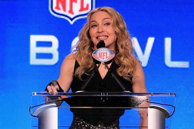 Popmuzikos žvaigždės Madonnos naujas albumas sutiktas be liaupsių